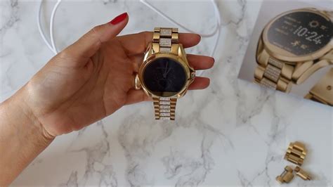 Đồng hồ thông minh cảm ứng Michael Kors Smartwatch Access 